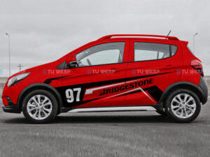 Tem xe Fadil đỏ phong cách thể thao