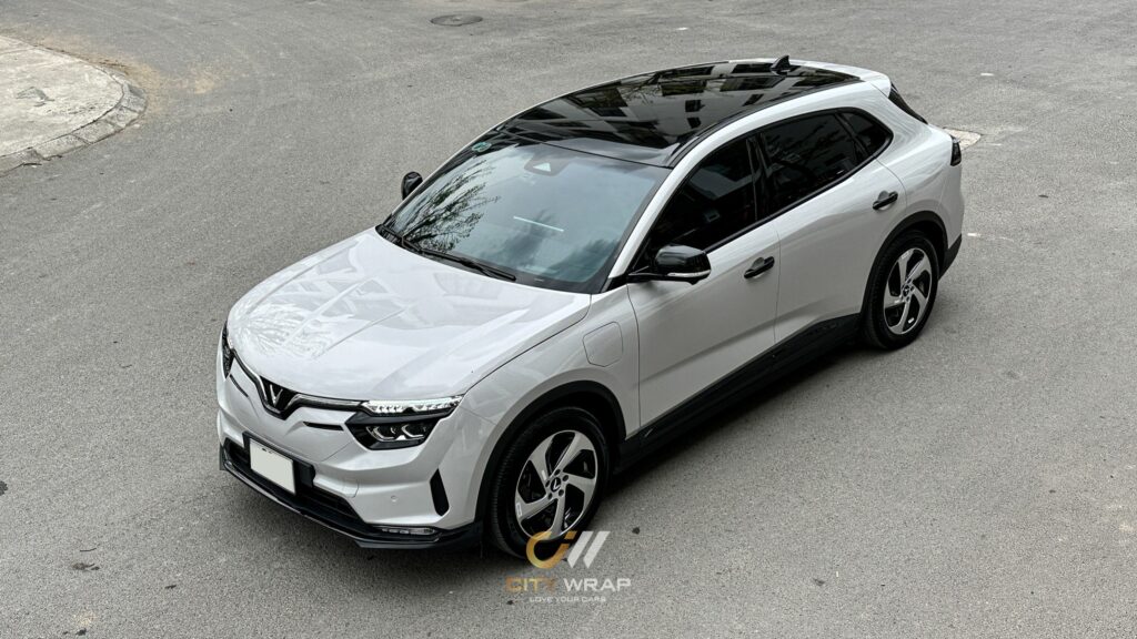 dan-doi-mau-xe-oto-Vinfast-VF8-xam-xi-mang-CG16-HD-TeckWrap