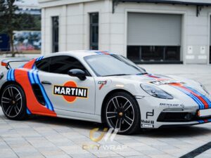 Porsche 718 dán tem trùm Martini