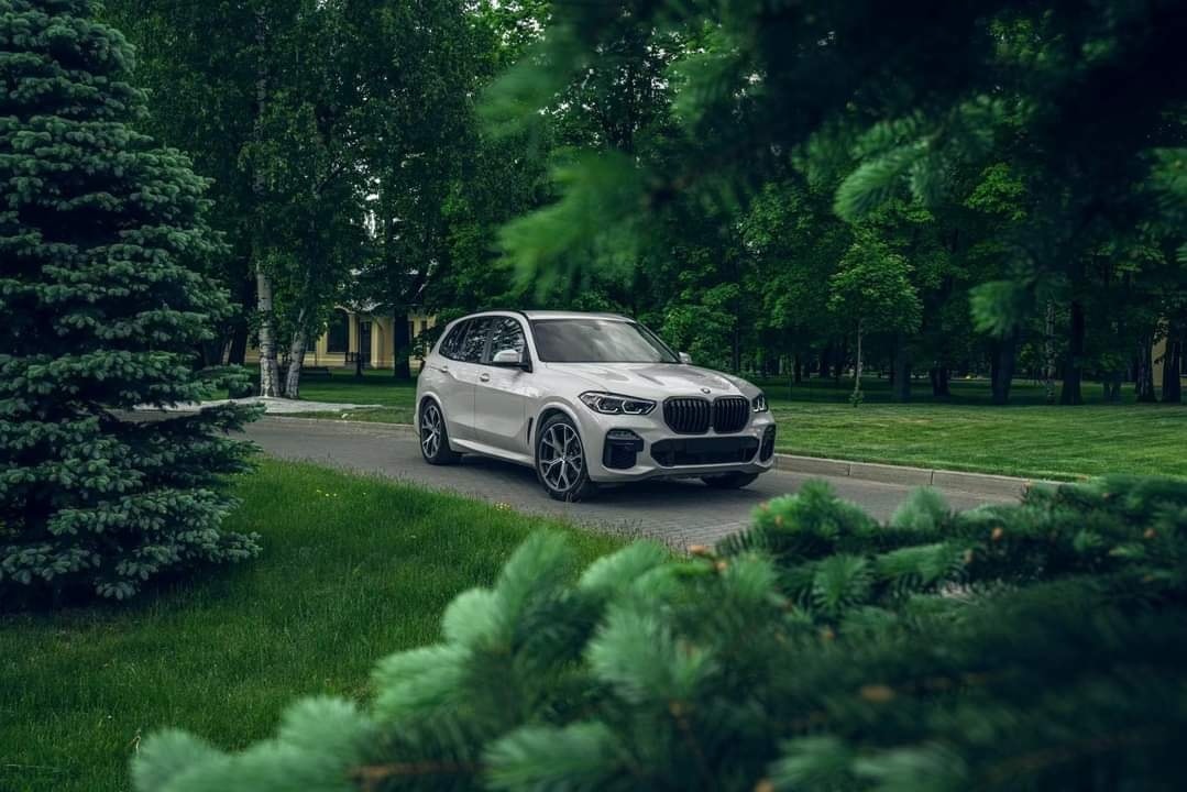 Dán đổi màu BMW xám xi măng nhạt tạo ra sự độc đáo riêng