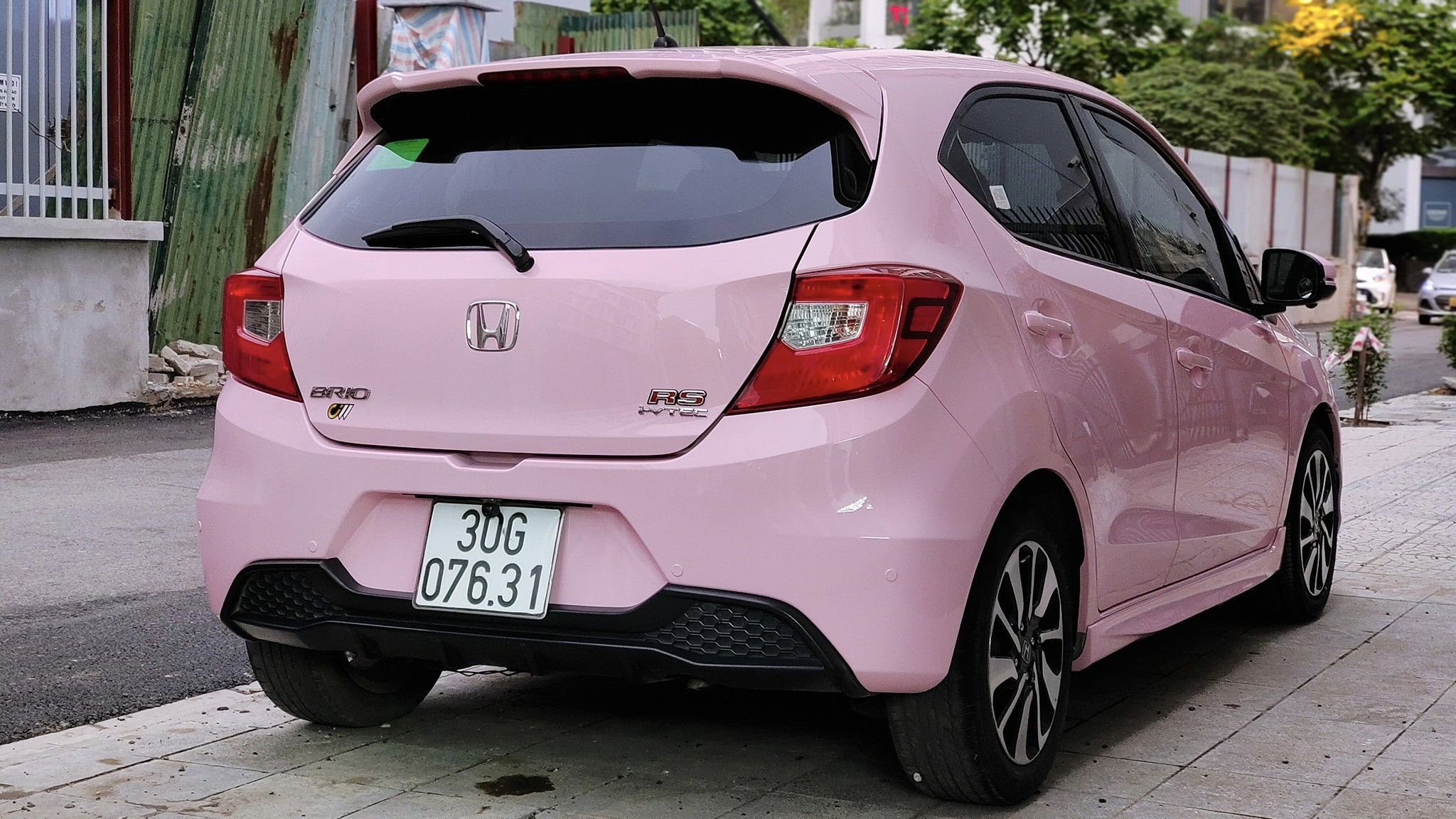 Dán decal đổi màu Honda Brio CG19-HD 8 Các chi tiết dán decal đổi màu được hoàn thiện cao nhất