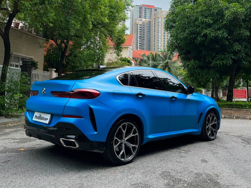 Các chi tiết dán đổi màu BMW được hoàn thiện ở mức độ cao nhất