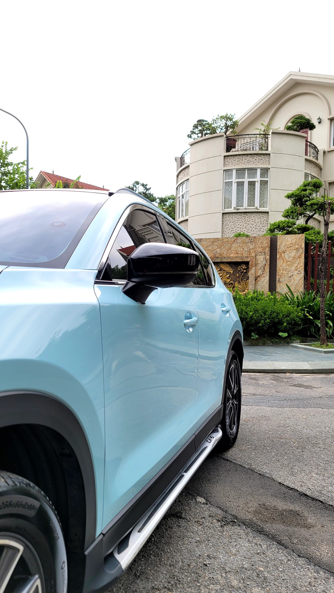 Dán đổi màu ô tô màu xanh cho Mazda CX5 mã màu CG37-HD TeckWrap 5 Decal CG37-HD được dùng để dán đổi màu ô tô màu xanh Bali Blue