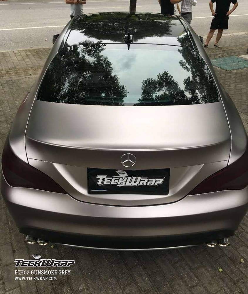 Decal ECH02 của hãng TeckWrap được dùng để dán màu xám cho ô tô CLA 45