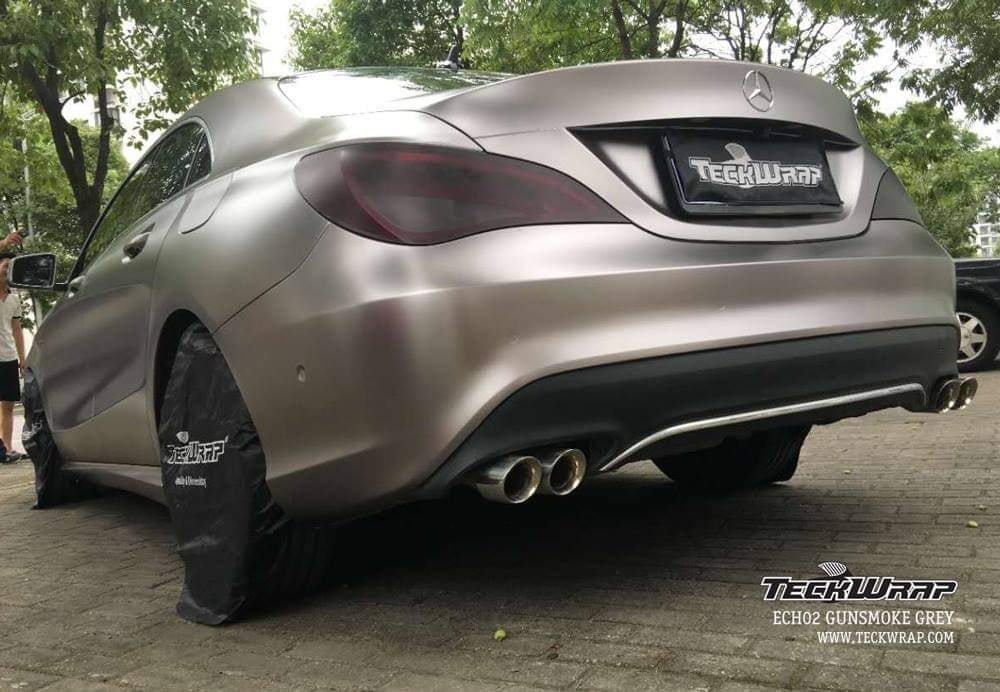 Dán màu xám cho ô tô CLA 45 tạo ra một vẻ ngoài mới mẻ và thú vị