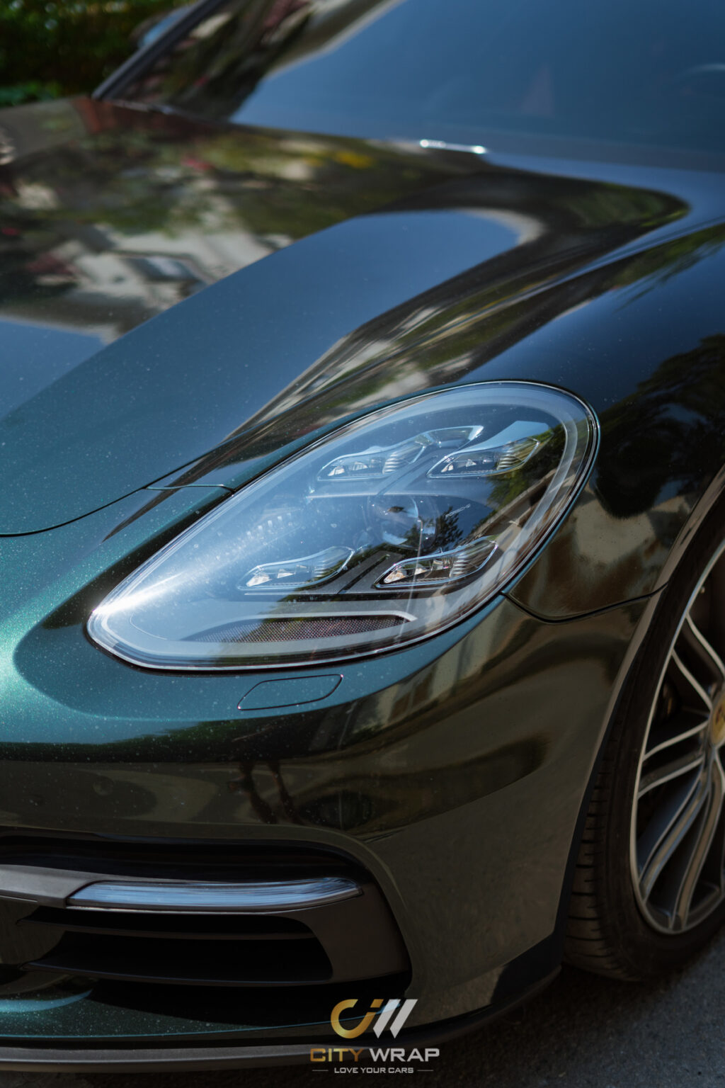 Decal HM07G có độ bóng cao, giúp tăng tính thẩm mỹ cho bề mặt xe và tạo ra hiệu ứng nổi bật