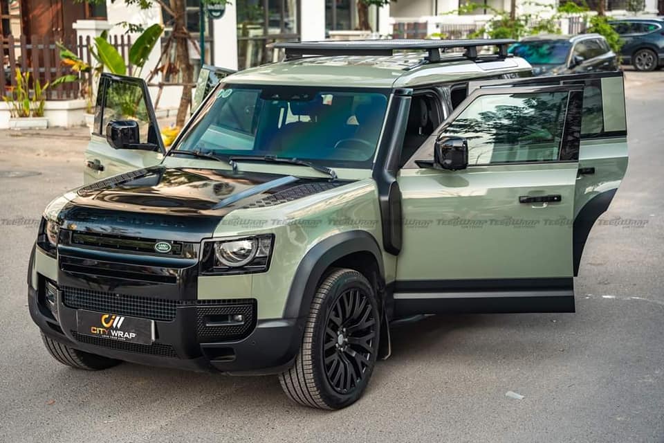 Dán đổi màu ô tô màu xanh có thể tăng thêm may mắn cũng như thuận lợi trong công việc cho những chủ xe mang mệnh Mộc và Hoả