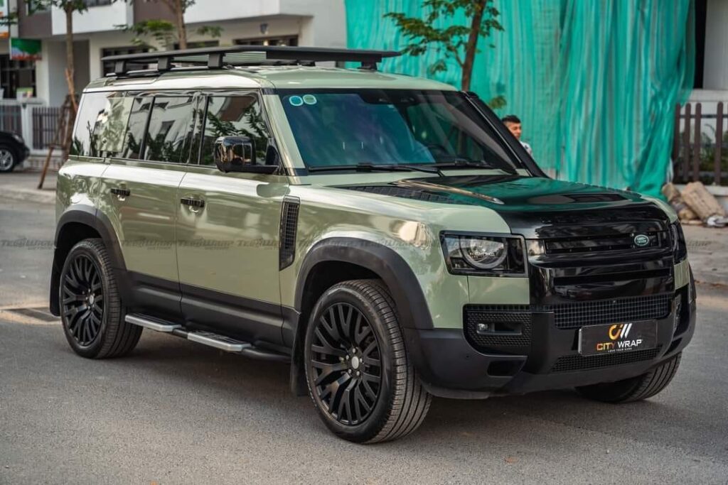 Ô tô màu xanh Mossy Green trông rất khoẻ khoắn và mạnh mẽ