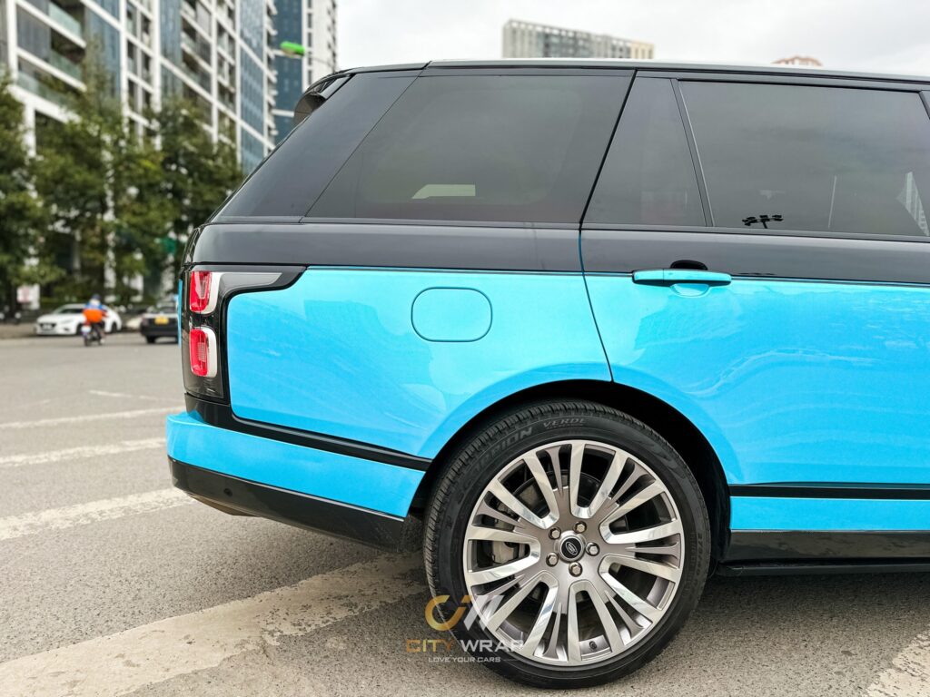 Range Rover phong cách hơn với bộ cánh đen satin bóng bẩy