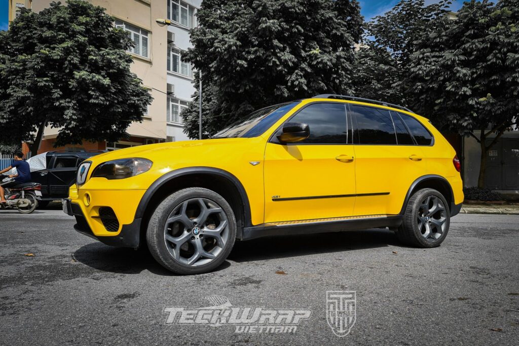 Dán đổi màu vàng cho BMW X5