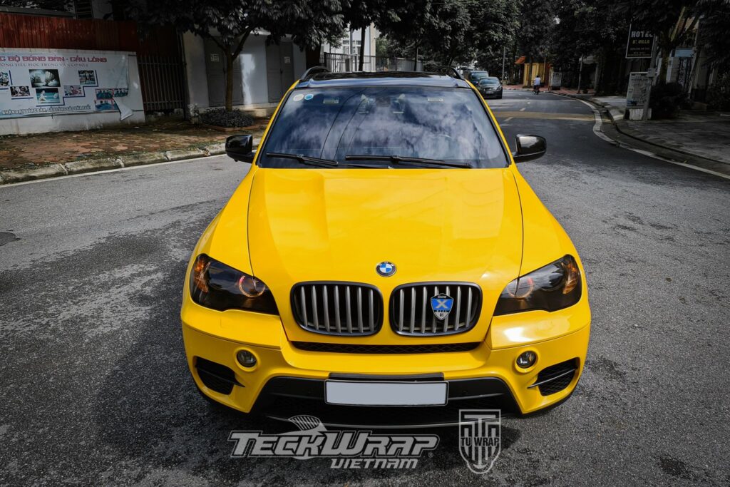 Các chi tiết dán đổi màu vàng được hoàn thiện ở mức độ cao nhất