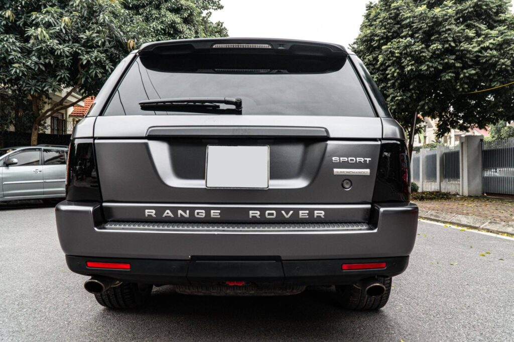 Màu xám chì mờ rất phù hợp với những chiếc xe có thiết kế mạnh mẽ