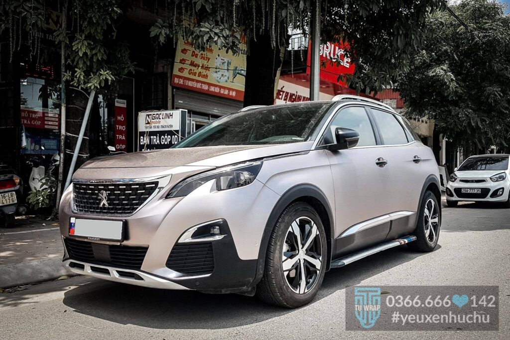 Màu xám chì mờ giúp chiếc xe đẹp hơn