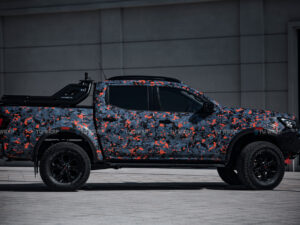 Siêu phẩm Nissan Navara dán decal đổi màu hoạ tiết digital camo độc nhất Việt Nam